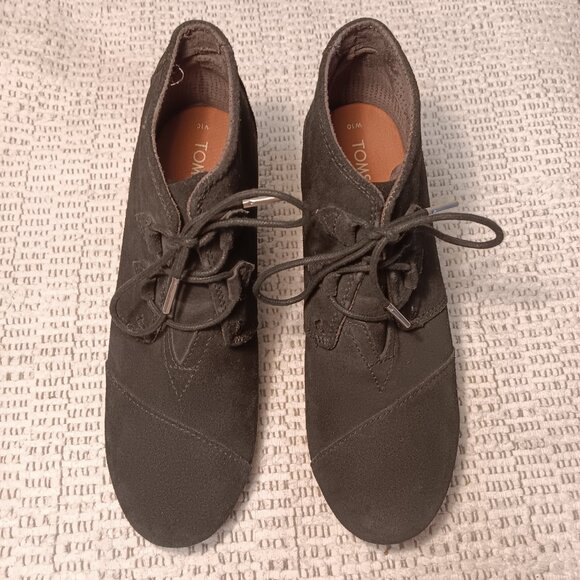 TOMS women's black suede lace up wedge heel ankle bootie sz 10 - Picture 2 of 14